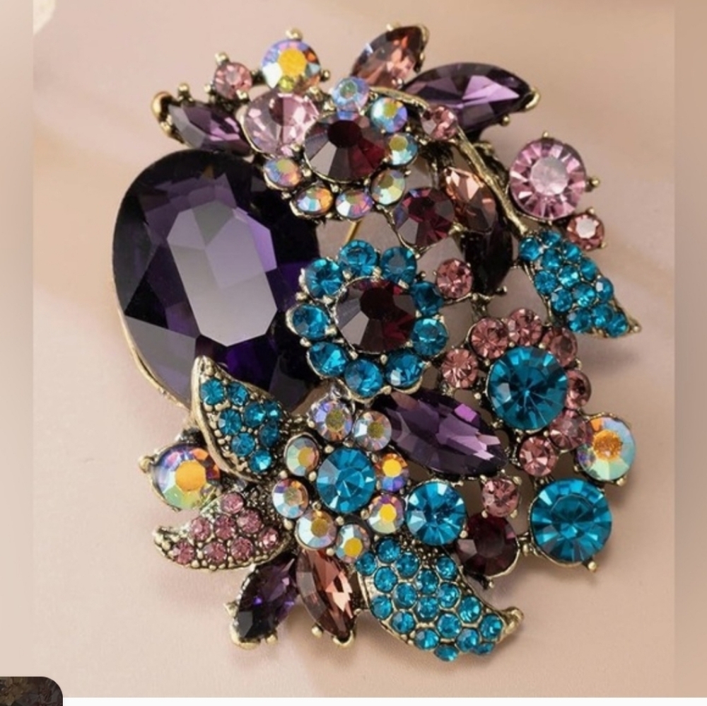 HEIDI HUGE HSN GOLD TONE BROOCH!